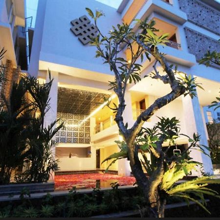 Signature Seminyak Hotel ภายนอก รูปภาพ