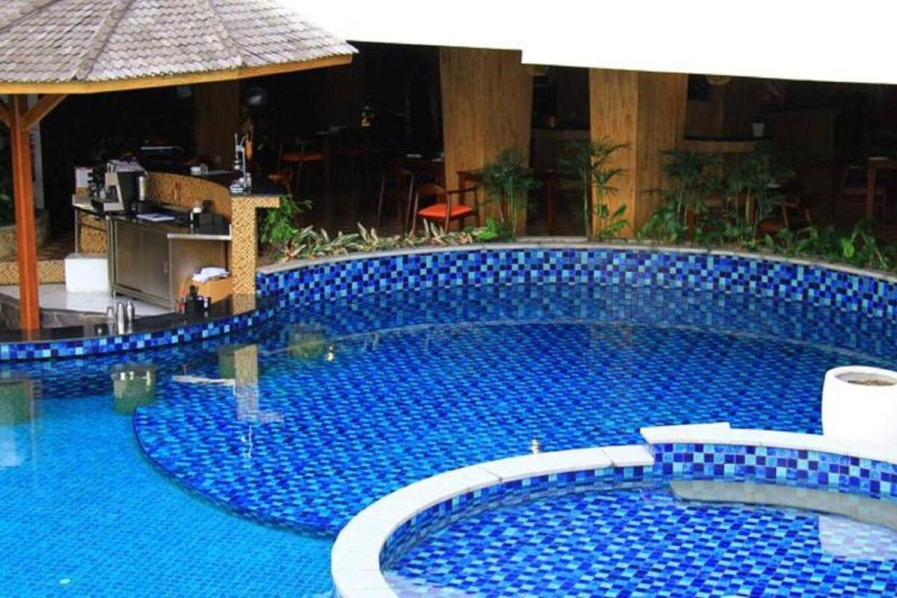 Signature Seminyak Hotel ภายนอก รูปภาพ