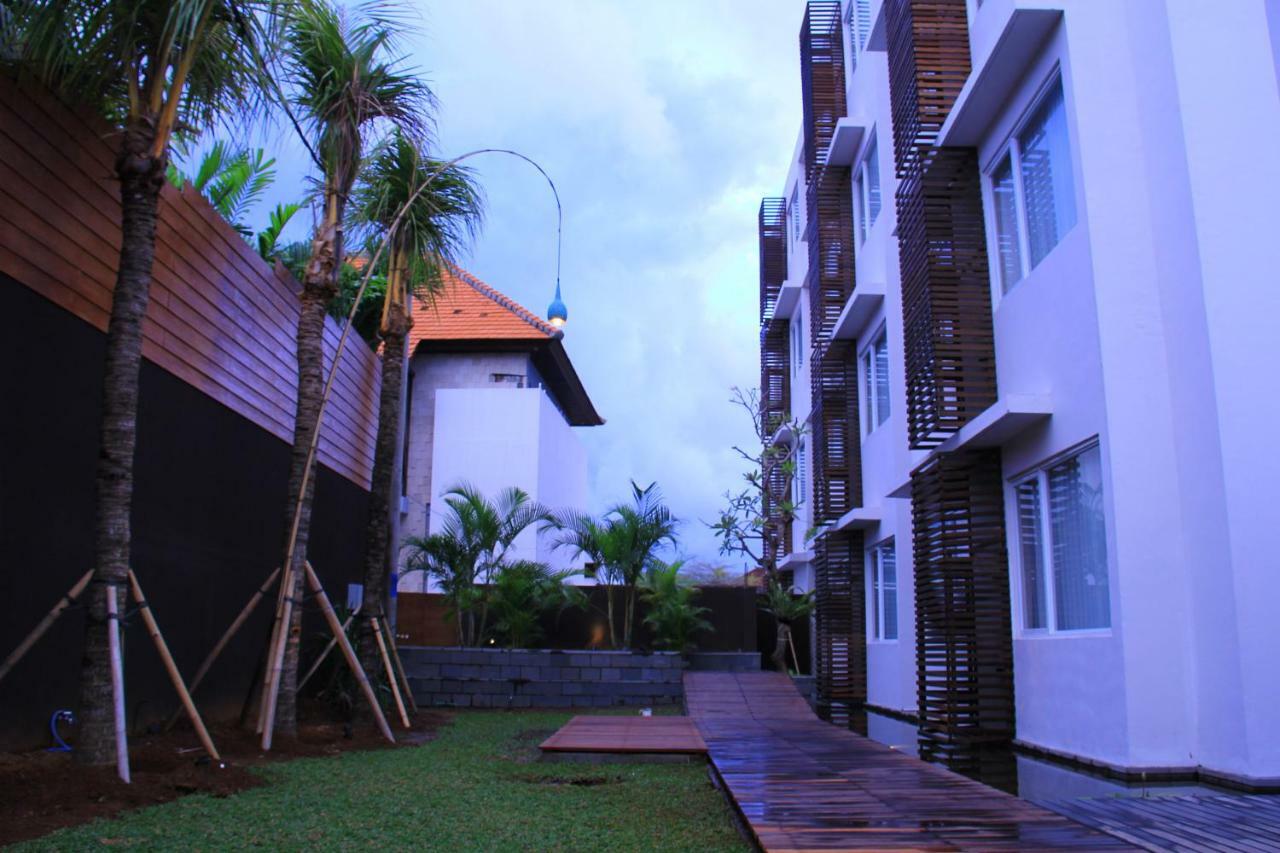 Signature Seminyak Hotel ภายนอก รูปภาพ