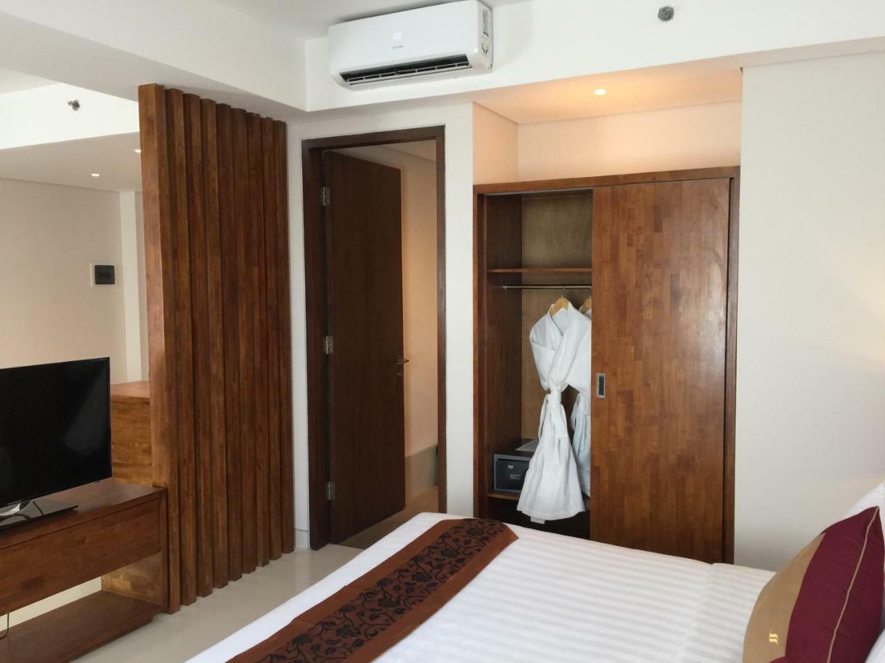 Signature Seminyak Hotel ภายนอก รูปภาพ