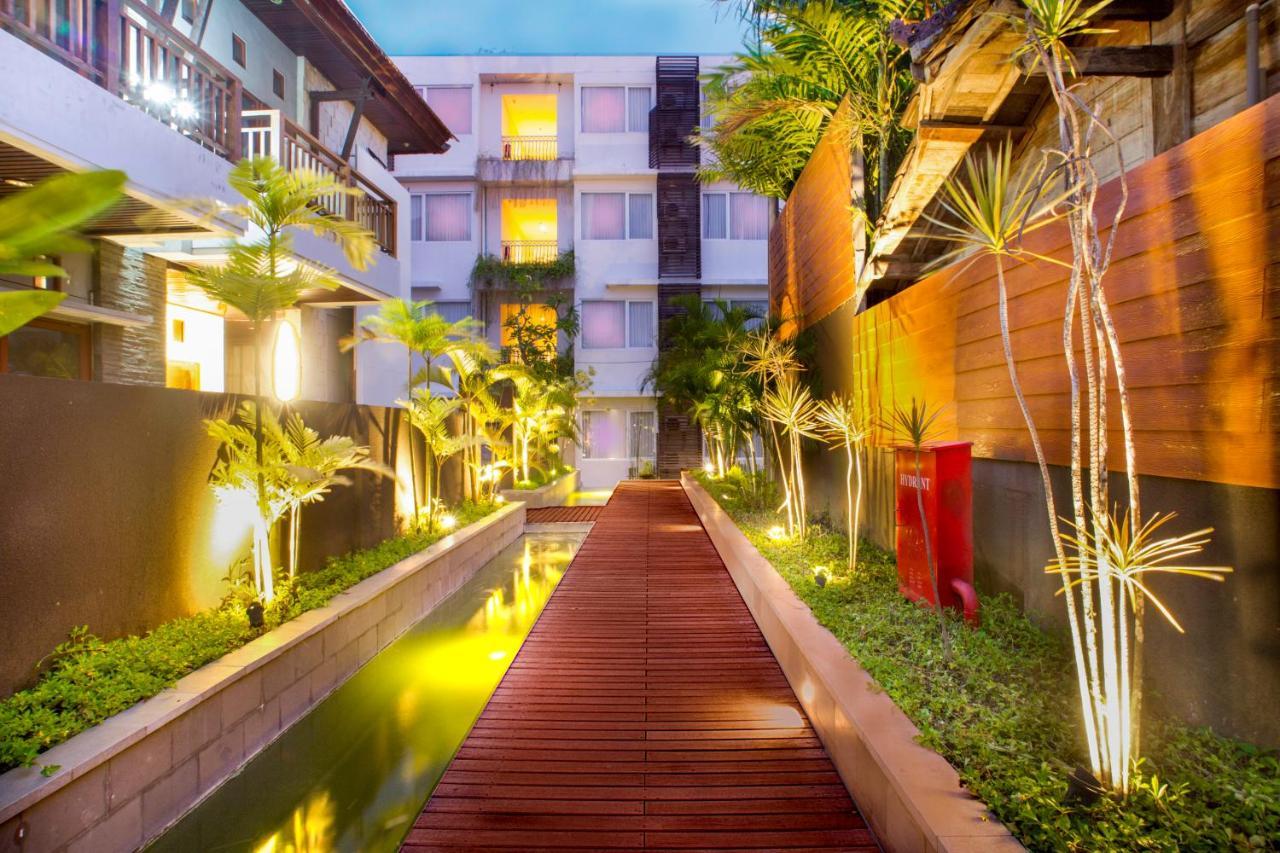 Signature Seminyak Hotel ภายนอก รูปภาพ